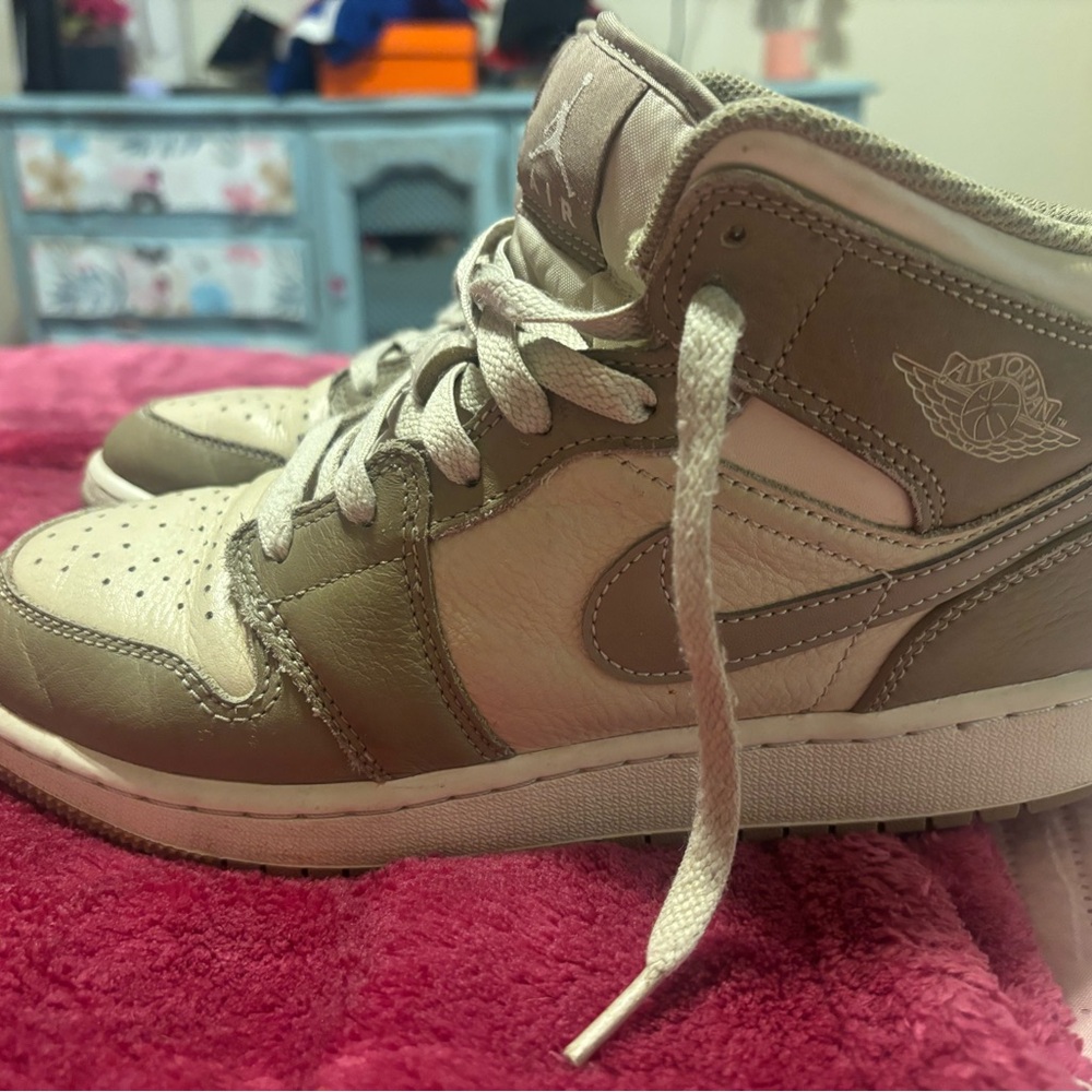 Jordan Kids Sneakers in Cream and Tan